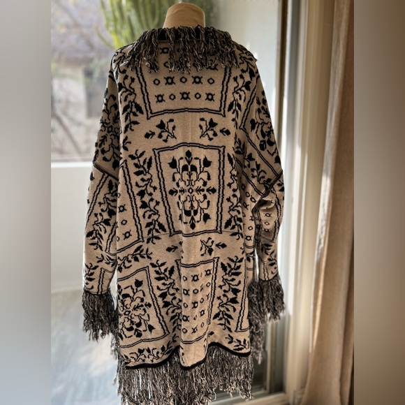 Black and white coat with fringe reversible size large - Picture 12 of 12